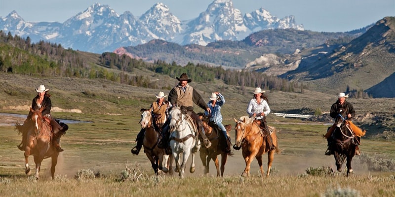 goosewing-ranch-riding-with-back-drop-of-the-grand-tetons