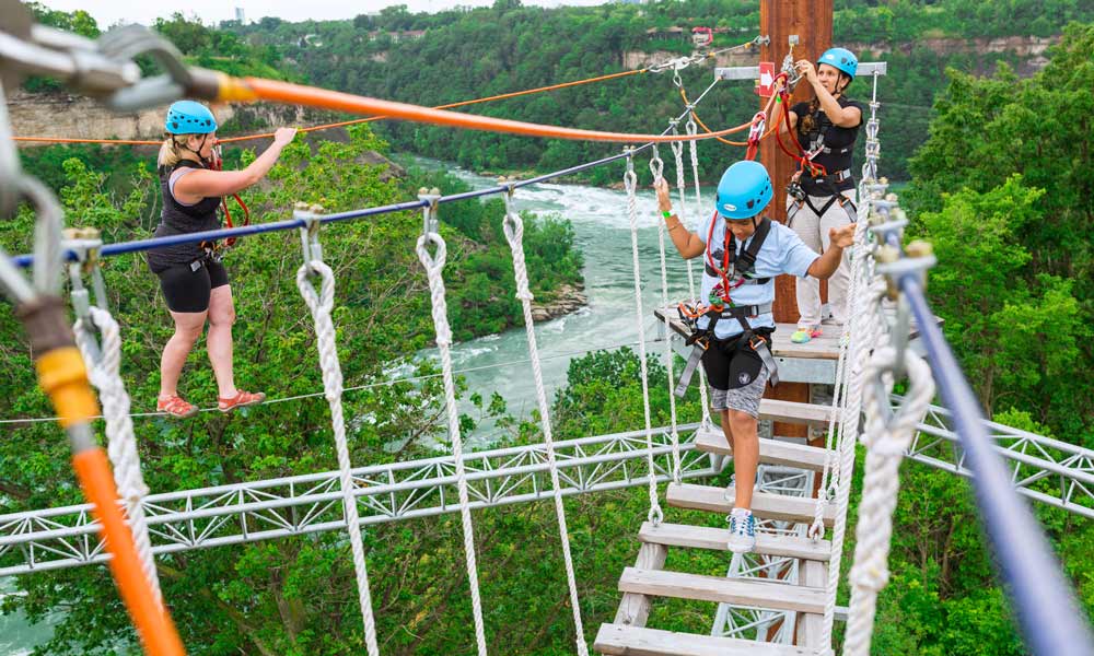 kids-and-parents-on-rope-bridge-wildplay-aerial-adventure-family-activities-at-Niagara-falls