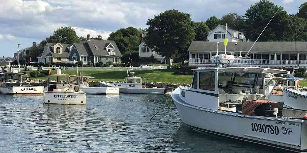 charming-new-england-houses-by-the-waterfront-ogunquit-new-england-2022
