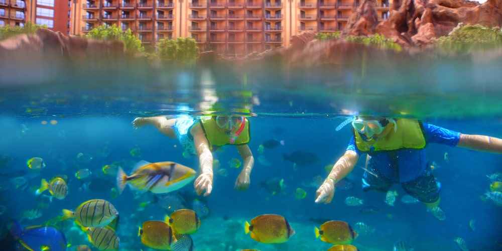 kids-snorkelling-aulani-disney-resort-pool-oahu-hawaii