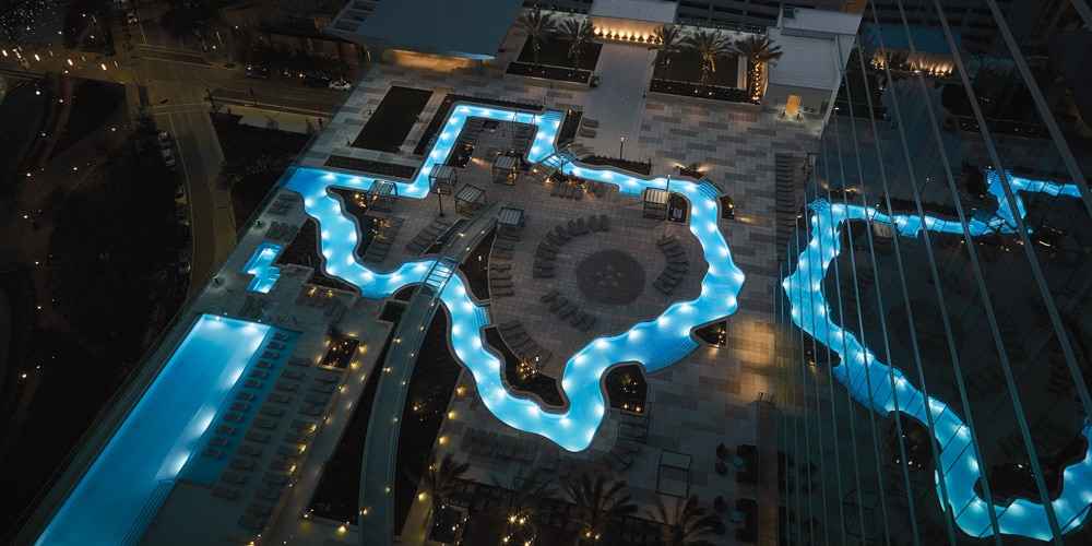 the-texas-shaped-pool-marriott-marquis-resort-houston