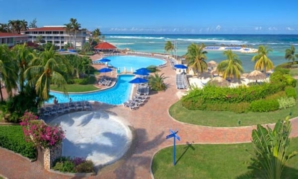 resort by coast in jamaica
