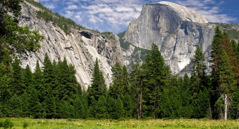 Landacape image of Yosemite, in California