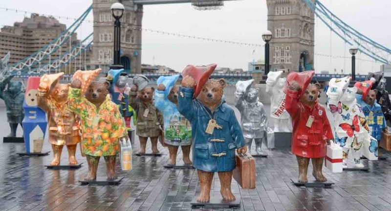 paddington bear sculptures on tower bridge london