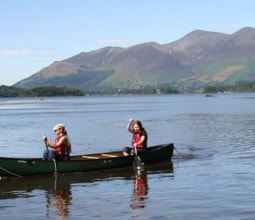Family canoeing in the lake district