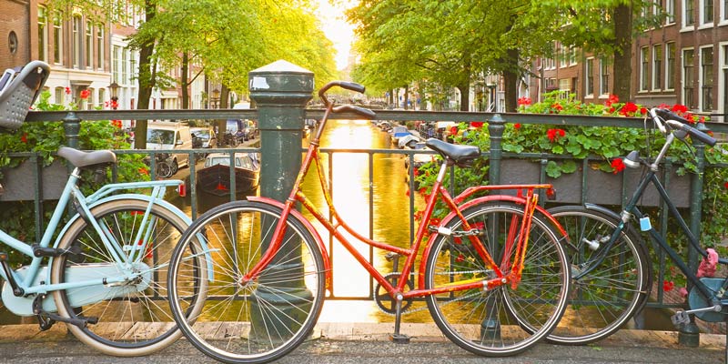 amsterdam-bikes-and-bridge