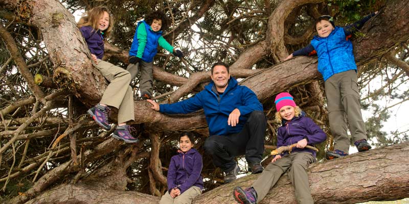steve-backshall-with-kids-in-tree