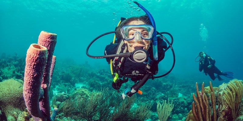 scuba-diver-diving-underwater
