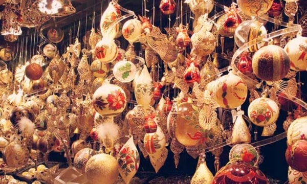 vienna-christmas-market-baubles