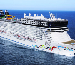 Norwegian-Cruise-Line-on-the-sea