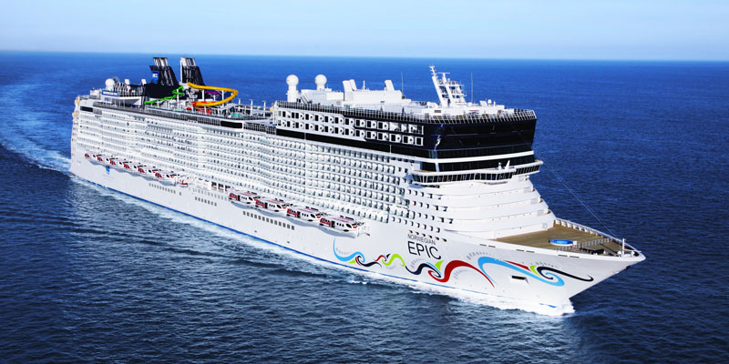 Norwegian-Cruise-Line-on-the-sea