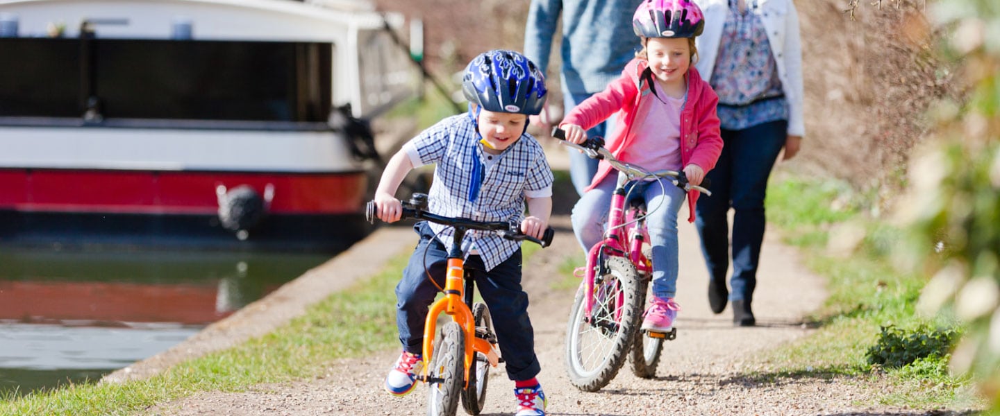 free-family-waterside-adventures-Canal-and-River-Trust-Family-Cycling-feature fun things August
