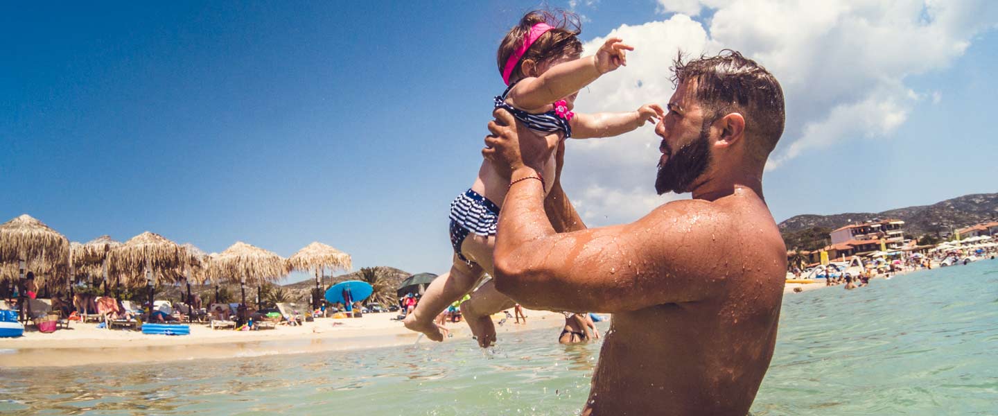 sexy-dad-with-toddler-on-beach-feature
