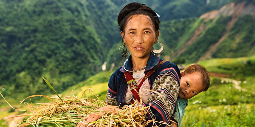 vietnam-local-mother-and-child-rural