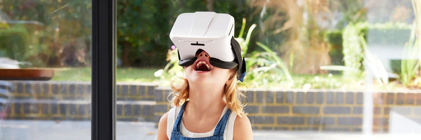 child-with-virtual-reality-headset-feature-image easter gifts