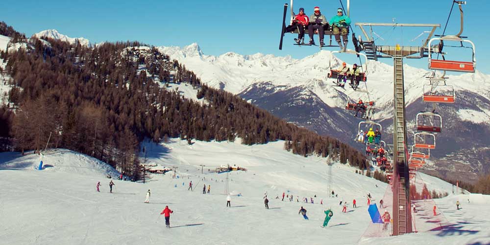 skiing-pila-aosta-valley-italy-winter-2022-2023