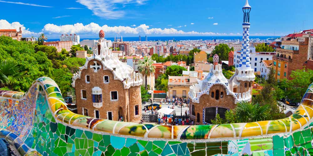 covid-rules-in-spain-parc-guell-barcelona-sunny-summer-day