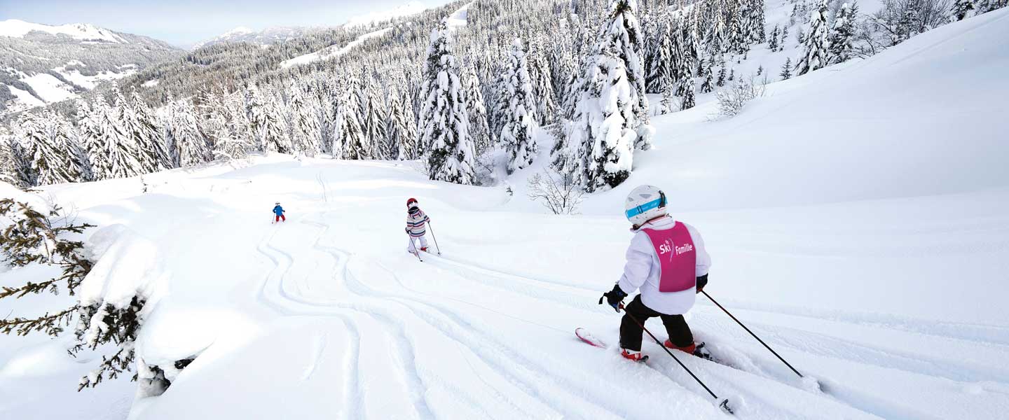 ski-famille-kids-skiing