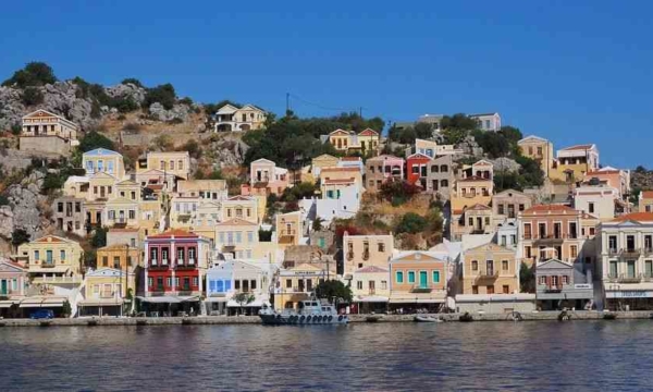 symi-harbour-with-neoclassical-townhouses-dodecanes-islands-greece-2022