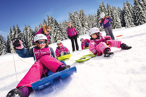 Ski-Famille-kids-playing