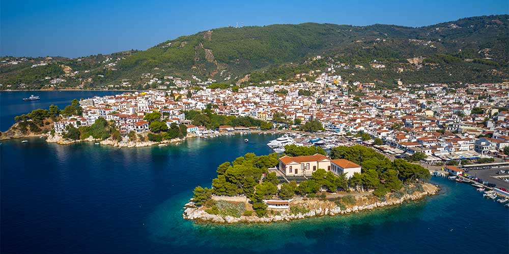 skiathos-town-and-venetian-fortress-bourzi-peninsula-sporades-islands-greece-2022