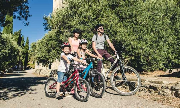 Easter-holidays-in-Provence-family-cycling-in-Vaucluse-south-of-France