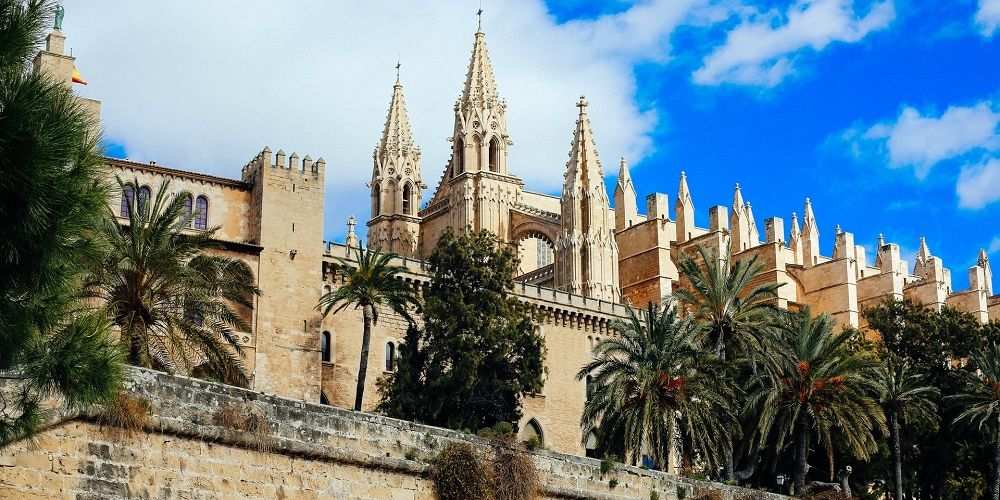 palma-cathedral-palma-de-mallorca-kid-size-cities-for-Easter-breaks-in-Spain-2022
